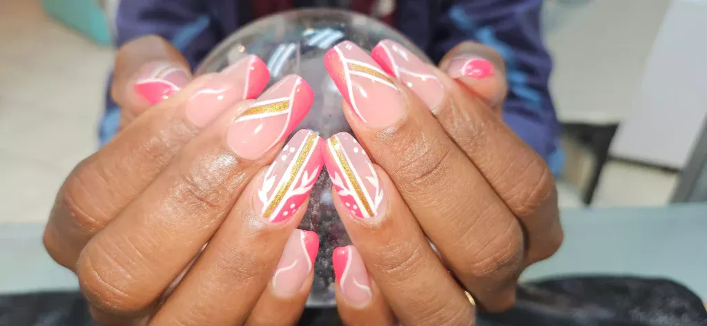 Sole-Shine pink and gold nails