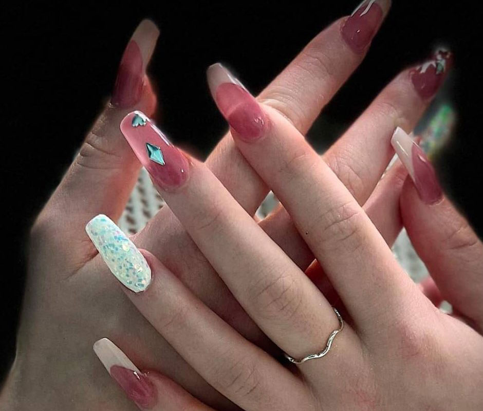 Sole Shine long pink nails